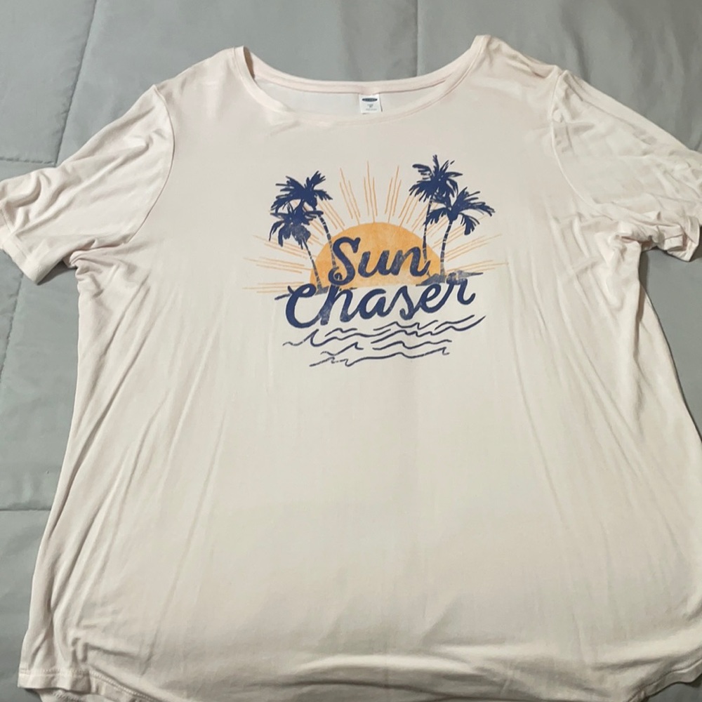 Short sleeve NWOT tee. Light pink.